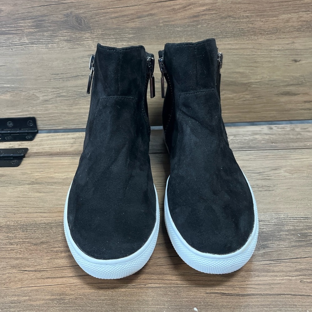 G.H Bass Sylvie Women’s Size 6.5 Black Faux Suede dual zip boots